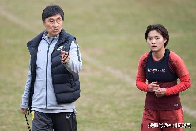 六年前字母哥第12次蝉联MVP，成历史里程碑